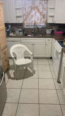 2070 NE 2nd Avenue, Pompano Beach, FL 33060