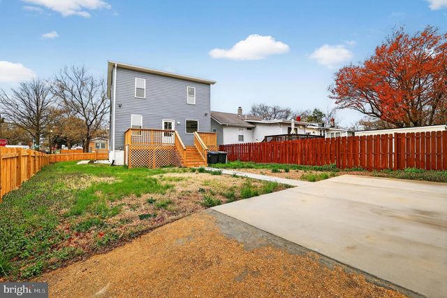 2932 YOST PL NE, Washington, DC 20018