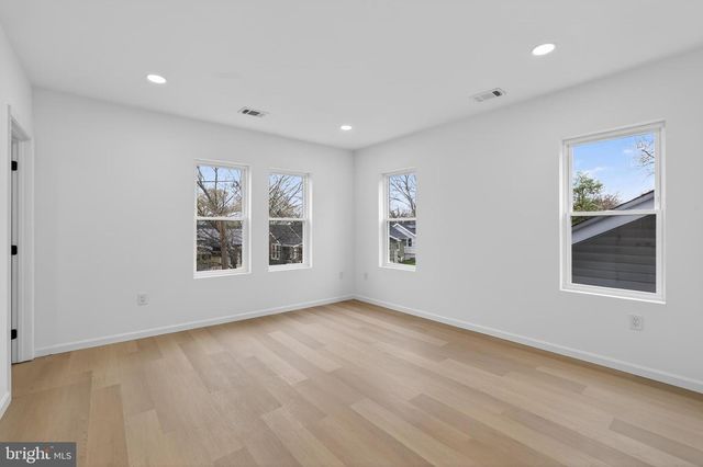 2932 YOST PL NE, Washington, DC 20018