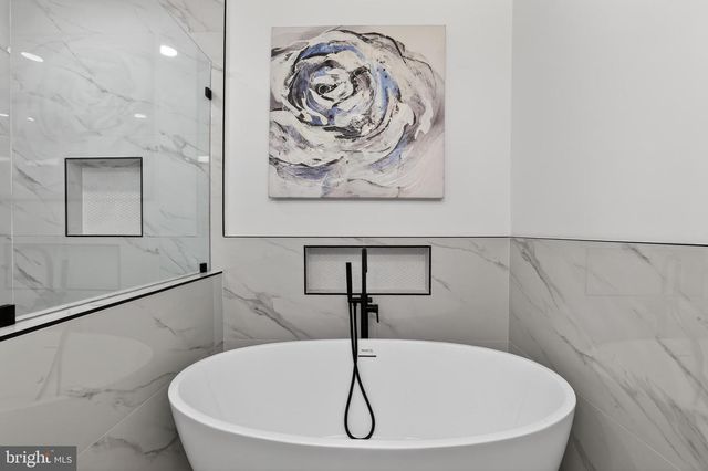 2932 YOST PL NE, Washington, DC 20018