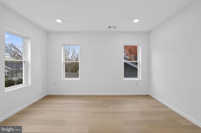 2932 YOST PL NE, Washington, DC 20018