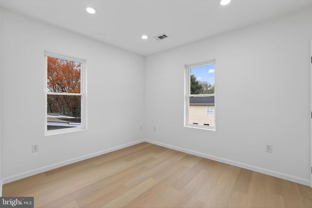 2932 YOST PL NE, Washington, DC 20018