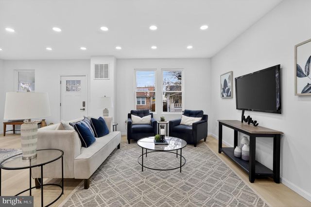 2932 YOST PL NE, Washington, DC 20018