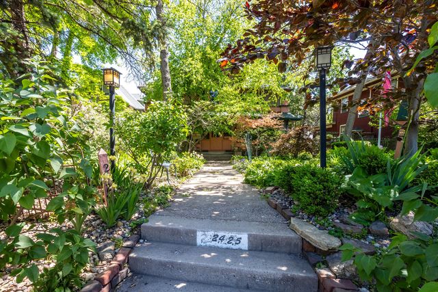 2425 N Brady Street, Davenport, IA 52803
