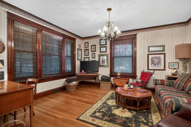 2425 N Brady Street, Davenport, IA 52803
