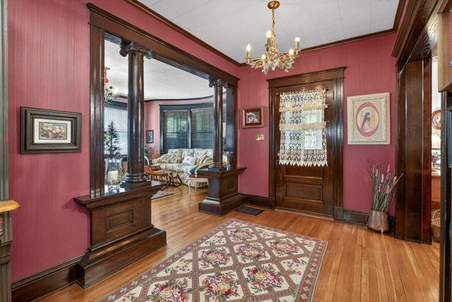 2425 N Brady Street, Davenport, IA 52803