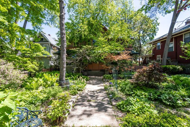 2425 N Brady Street, Davenport, IA 52803
