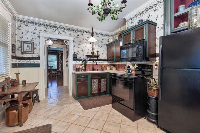 2425 N Brady Street, Davenport, IA 52803