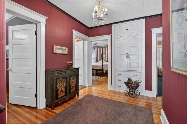 2425 N Brady Street, Davenport, IA 52803
