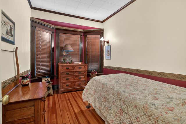 2425 N Brady Street, Davenport, IA 52803