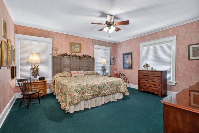 2425 N Brady Street, Davenport, IA 52803
