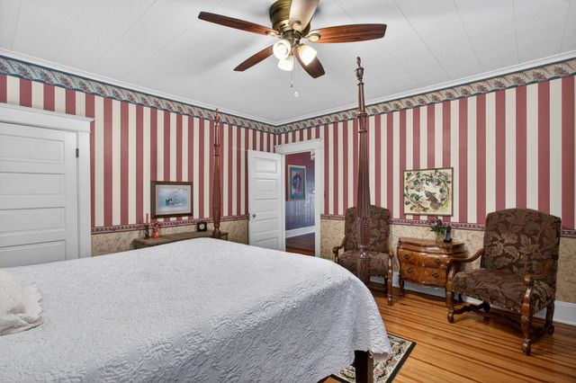 2425 N Brady Street, Davenport, IA 52803