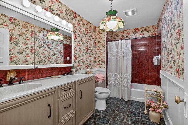 2425 N Brady Street, Davenport, IA 52803