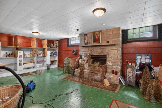 2425 N Brady Street, Davenport, IA 52803