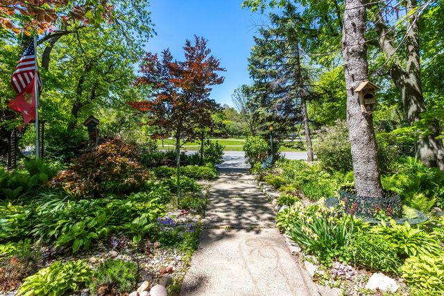 2425 N Brady Street, Davenport, IA 52803