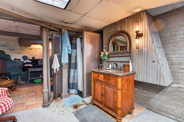 2425 N Brady Street, Davenport, IA 52803