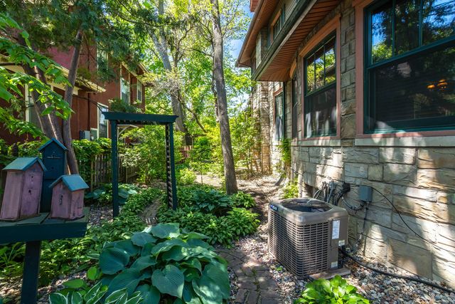 2425 N Brady Street, Davenport, IA 52803