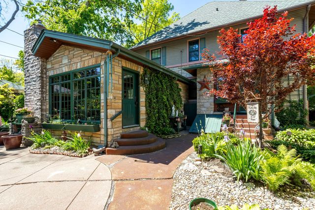 2425 N Brady Street, Davenport, IA 52803