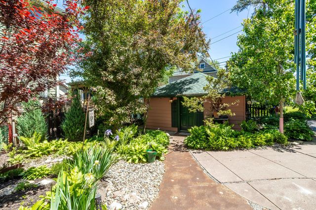 2425 N Brady Street, Davenport, IA 52803