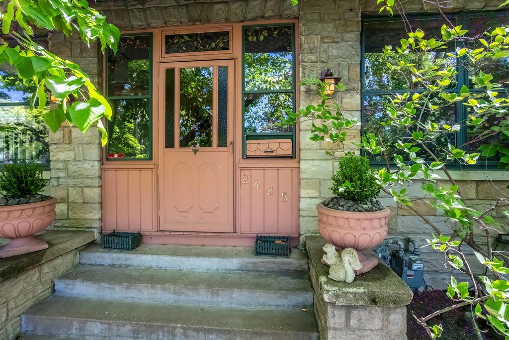 2425 N Brady Street, Davenport, IA 52803