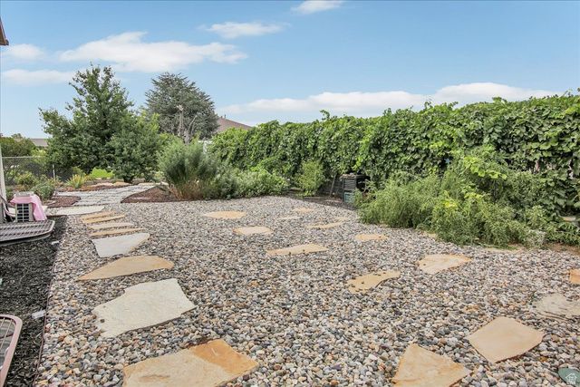 724 W MAPLE DRIFT LN, Draper, UT 84020