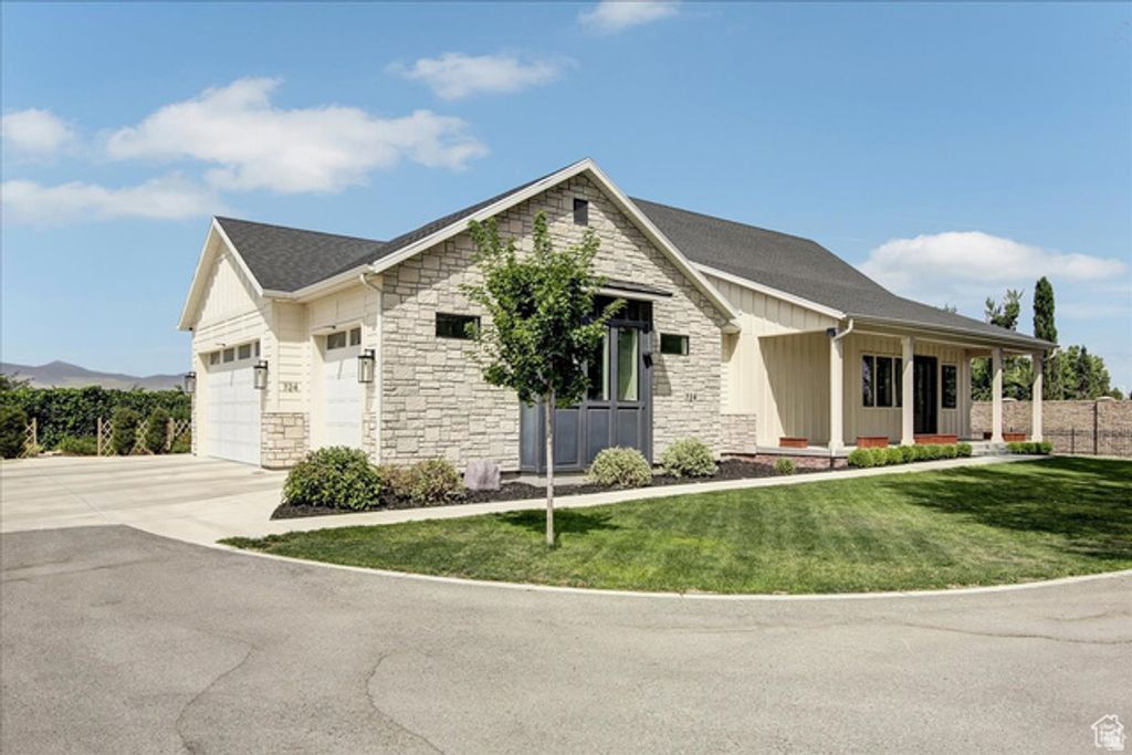 Image 2 of property listing at 724 W MAPLE DRIFT LN, Draper, UT 84020