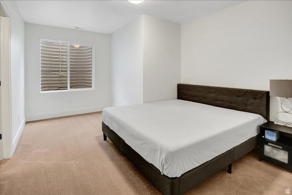 Image 21 of property listing at 724 W MAPLE DRIFT LN, Draper, UT 84020