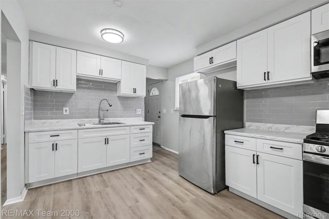 24114 Pennie Street, Dearborn Heights, MI 48125