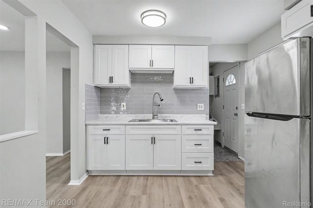 24114 Pennie Street, Dearborn Heights, MI 48125