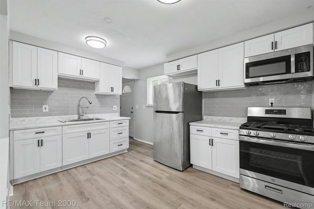 24114 Pennie Street, Dearborn Heights, MI 48125