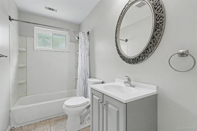 24114 Pennie Street, Dearborn Heights, MI 48125