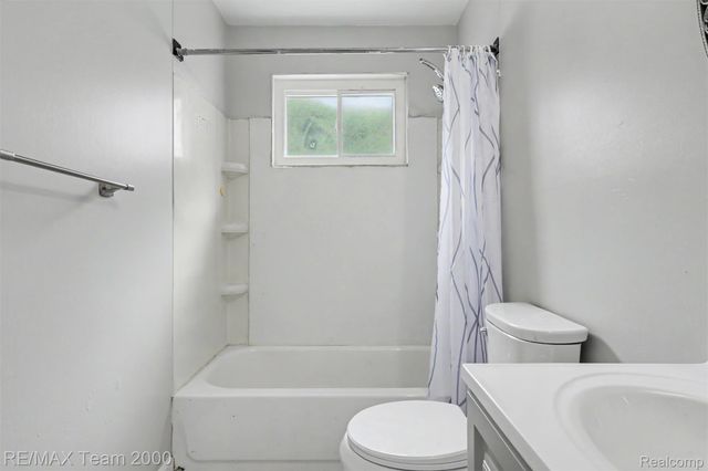 24114 Pennie Street, Dearborn Heights, MI 48125