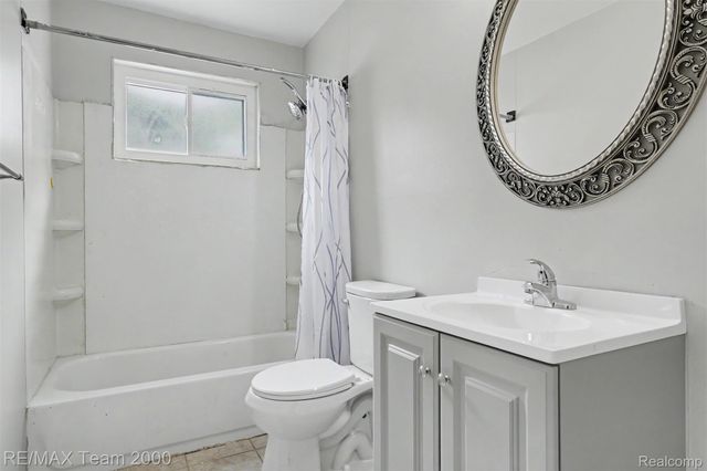 24114 Pennie Street, Dearborn Heights, MI 48125