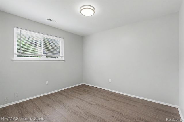 24114 Pennie Street, Dearborn Heights, MI 48125
