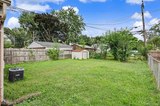 24114 Pennie Street, Dearborn Heights, MI 48125