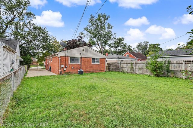 24114 Pennie Street, Dearborn Heights, MI 48125