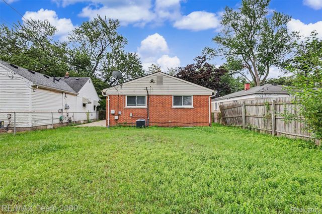 24114 Pennie Street, Dearborn Heights, MI 48125
