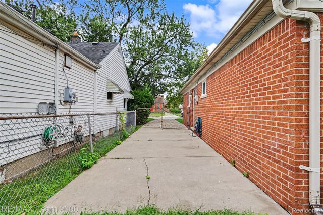 24114 Pennie Street, Dearborn Heights, MI 48125