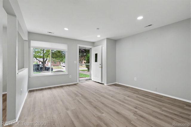 24114 Pennie Street, Dearborn Heights, MI 48125