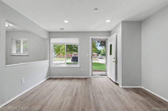 24114 Pennie Street, Dearborn Heights, MI 48125