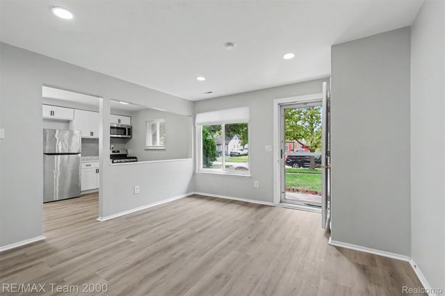 24114 Pennie Street, Dearborn Heights, MI 48125