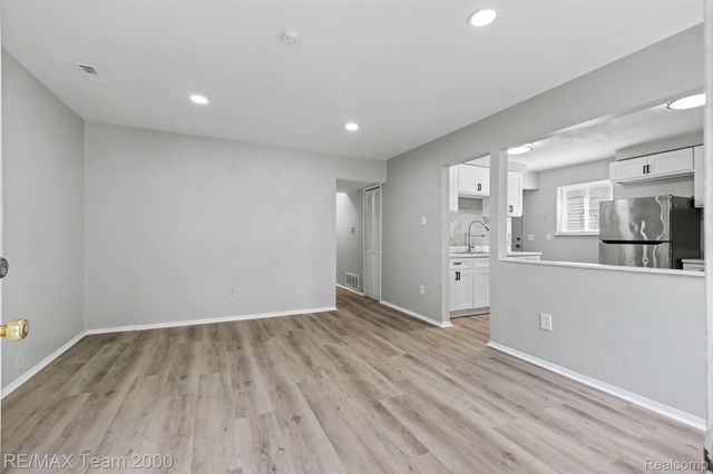 24114 Pennie Street, Dearborn Heights, MI 48125