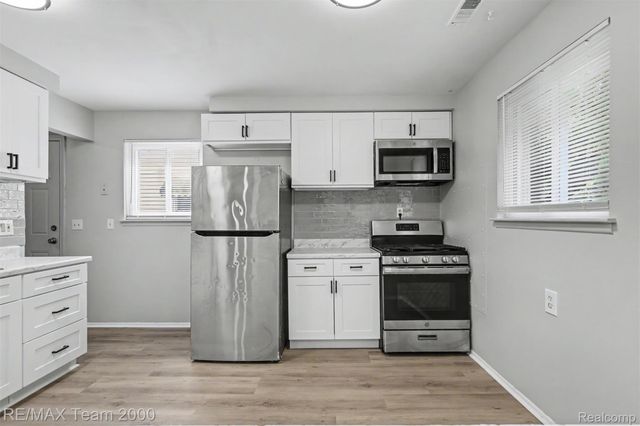 24114 Pennie Street, Dearborn Heights, MI 48125