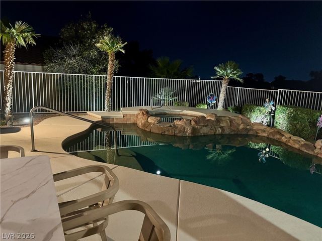 10501 Shoalhaven Drive, Las Vegas, NV 89134
