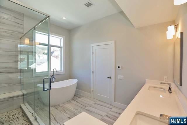 463 Roff Avenue B, Palisades Park, NJ 07650