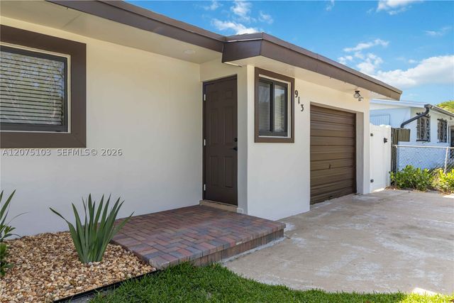913 SW 49th Ave, Plantation, FL 33317