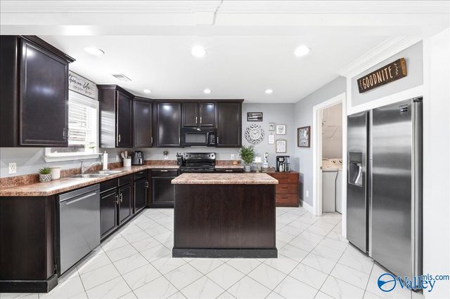106 Darrow Creek Drive, Owens Cross Roads, AL 35763