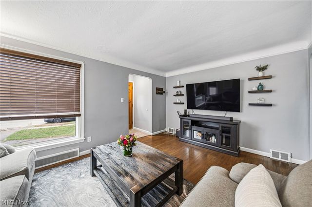 6406 Pelham Drive, Parma, OH 44129