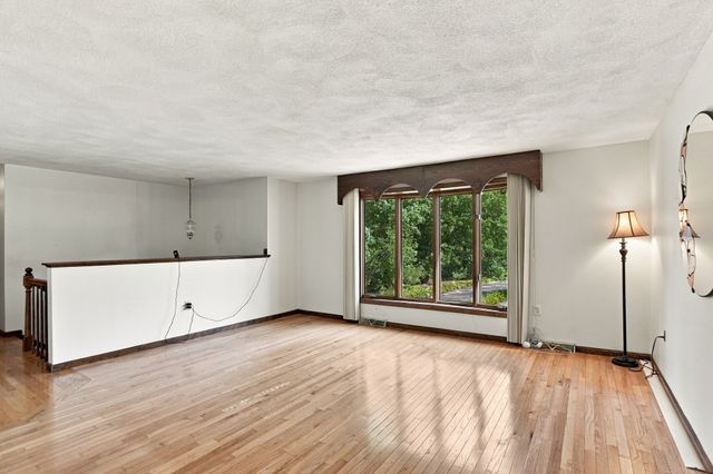 2 Clifford Road, Burlington, MA 01803