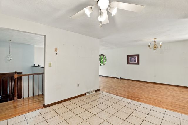 2 Clifford Road, Burlington, MA 01803
